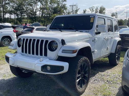 Bright White Clearcoat 2023 Jeep Wrangler Sahara