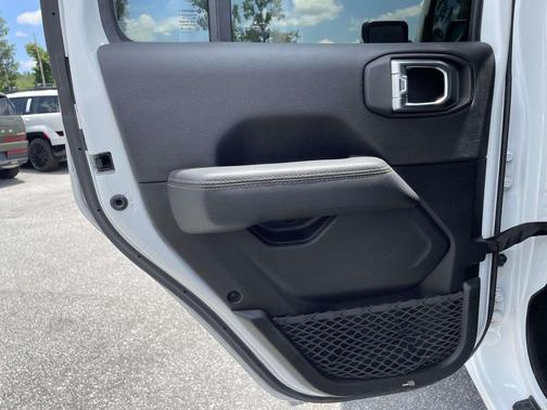 Bright White Clearcoat 2023 Jeep Wrangler Sahara