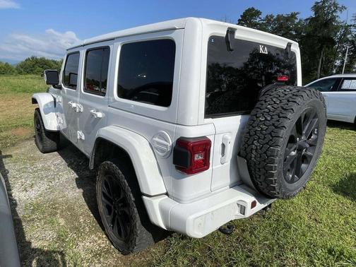 Bright White Clearcoat 2023 Jeep Wrangler Sahara