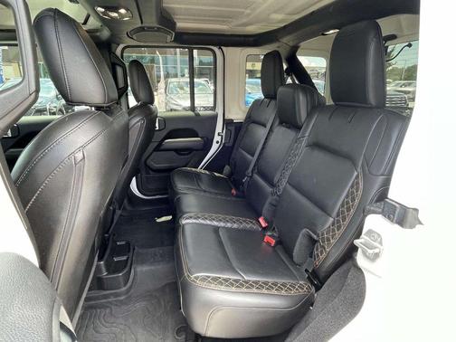 Bright White Clearcoat 2023 Jeep Wrangler Sahara