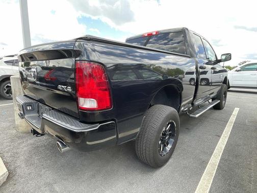 Brilliant Black Crystal Pearlcoat 2018 RAM 1500 Express