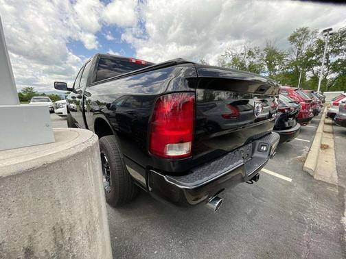 Brilliant Black Crystal Pearlcoat 2018 RAM 1500 Express