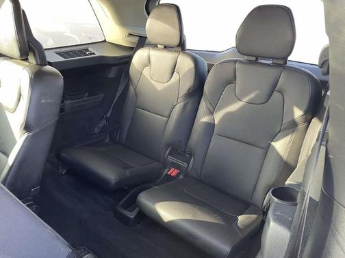 2019 Volvo XC90 T6 Momentum