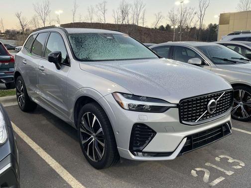 2023 Volvo XC60 B5 Plus Dark Theme