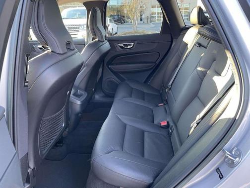 2023 Volvo XC60 B5 Plus Dark Theme