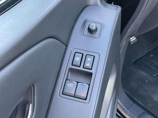 Black 2025 Nissan Frontier SV