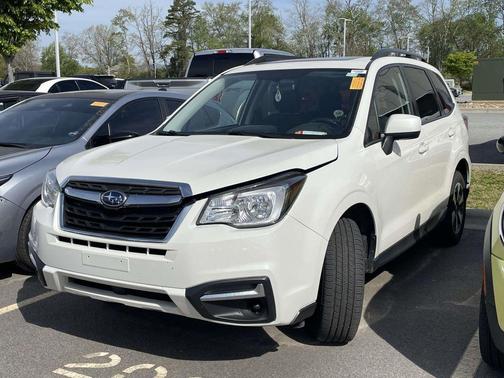 Crystal White Pearl 2017 Subaru Forester 2.5i Premium