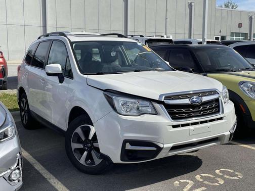Crystal White Pearl 2017 Subaru Forester 2.5i Premium