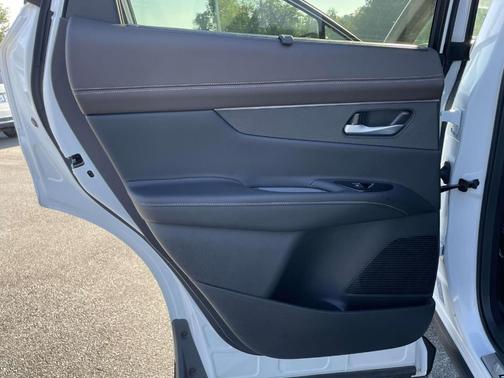 Everest White P 2025 Nissan Murano Platinum