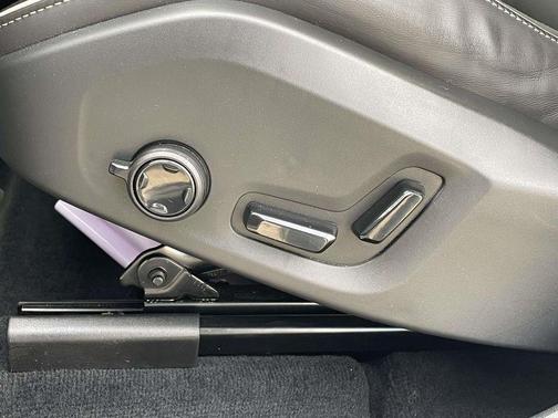 2024 Volvo XC60 Recharge Plug-In Hybrid T8 Polestar Engineered