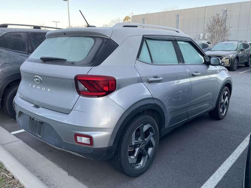 2024 Hyundai VENUE SEL
