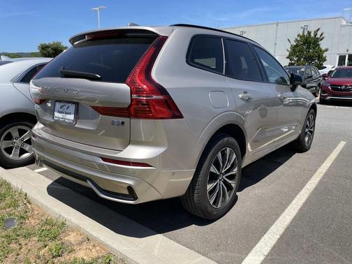 Bright 2025 Volvo XC60 B5 Plus