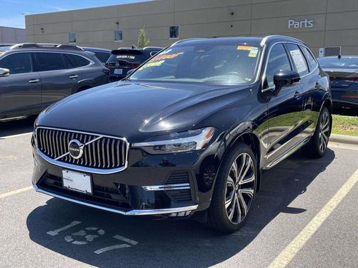 Onyx Black Metallic 2023 Volvo XC60 B5 Ultimate Bright Theme