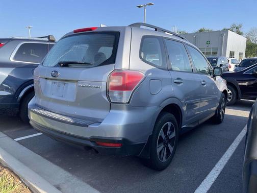 Ice Silver Metallic 2018 Subaru Forester 2.5i
