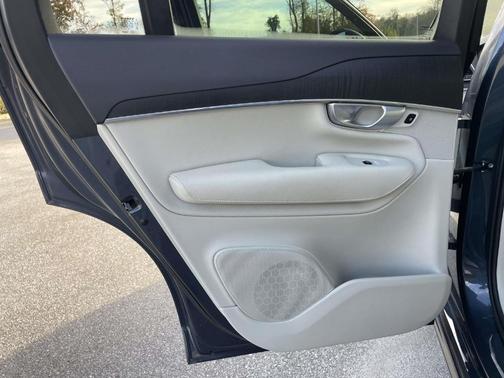 Denim Blue Metallic 2020 Volvo XC90 T5 Momentum 7 Passenger