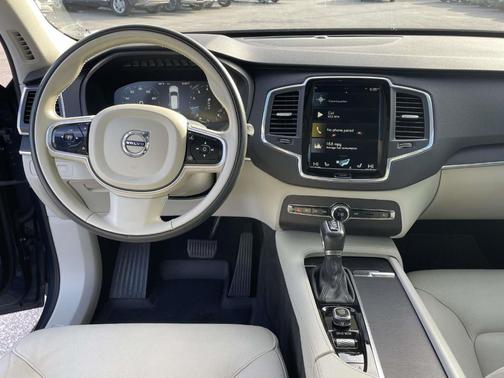 Denim Blue Metallic 2020 Volvo XC90 T5 Momentum 7 Passenger