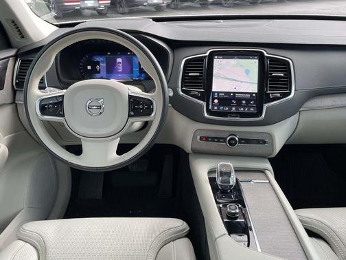 Crystal White Metallic 2023 Volvo XC90 B6 Ultimate 7-Seater