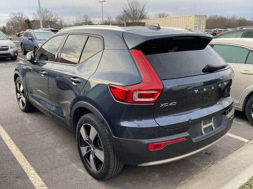 2021 Volvo XC40 T5 Momentum