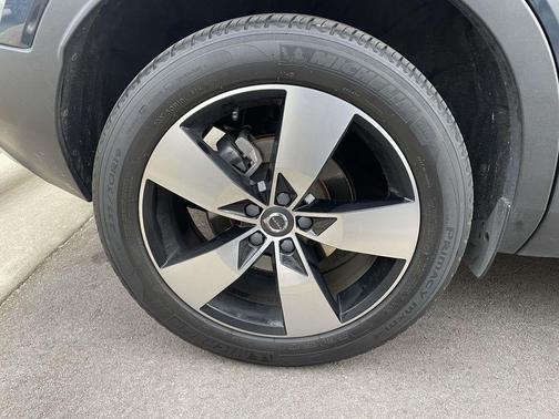 2021 Volvo XC40 T5 Momentum