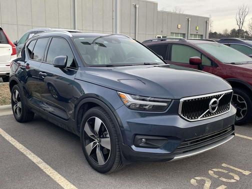 2021 Volvo XC40 T5 Momentum