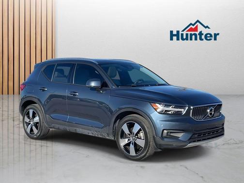 2021 Volvo XC40 T5 Momentum
