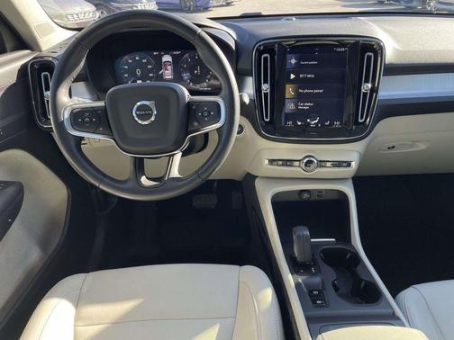 2021 Volvo XC40 T5 Momentum