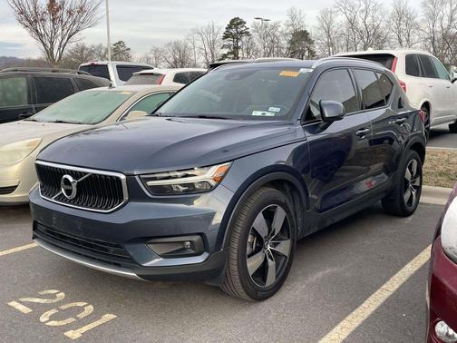 2021 Volvo XC40 T5 Momentum