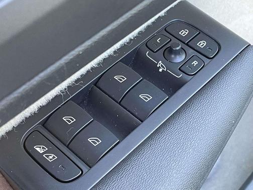 2021 Volvo XC40 T5 Momentum