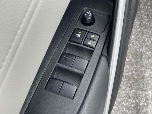 Wind Chill Pearl 2022 Toyota Corolla Cross L