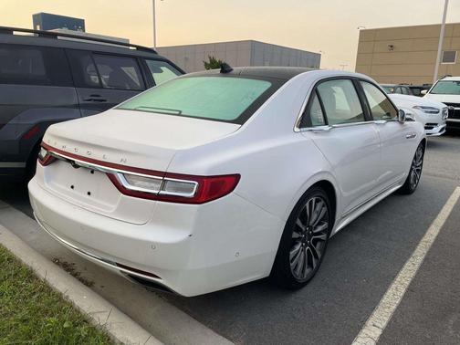 White Platinum Tri-Coat Metallic 2019 Lincoln Continental Reserve