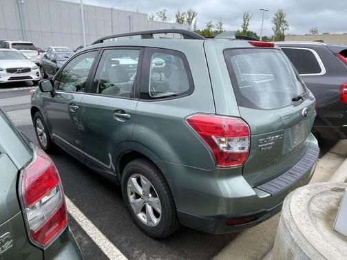 Jasmine Green Metallic 2016 Subaru Forester 2.5i
