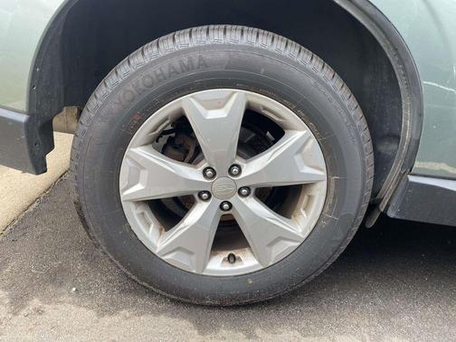 Jasmine Green Metallic 2016 Subaru Forester 2.5i