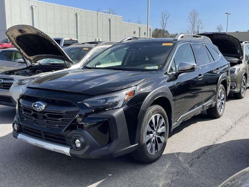 Crystal Black Silica 2024 Subaru Outback Touring XT