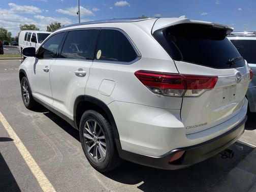 Blizzard Pearl 2019 Toyota Highlander XLE