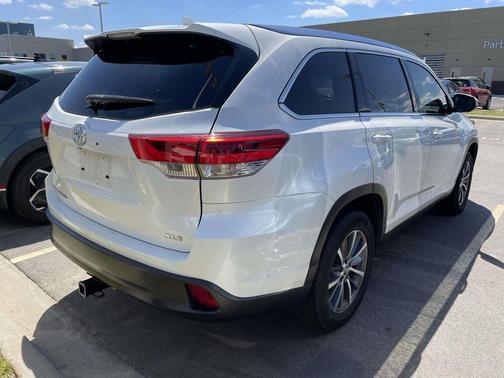Blizzard Pearl 2019 Toyota Highlander XLE