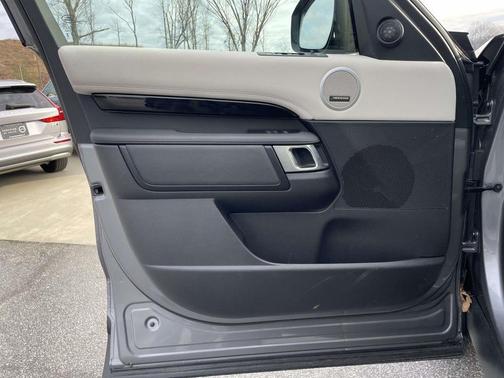 2025 Land Rover Discovery P300 S