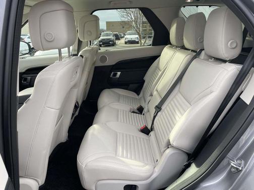 2025 Land Rover Discovery P300 S