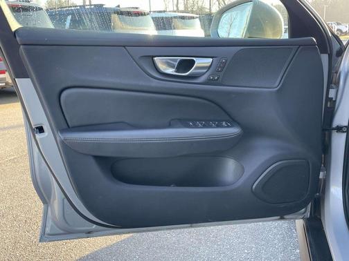 2025 Volvo V60 Cross Country B5 Plus