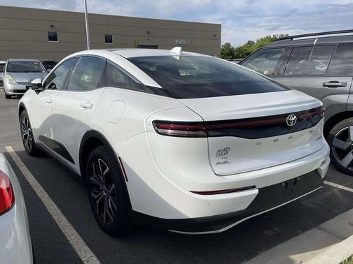 Oxygen White 2023 Toyota Crown Limited