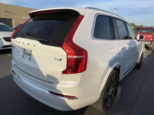Crystal White Metallic 2023 Volvo XC90 B6 Ultimate 7-Seater
