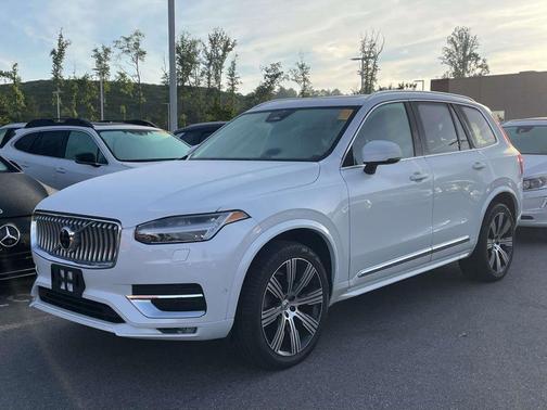 Crystal White Metallic 2023 Volvo XC90 B6 Ultimate 7-Seater