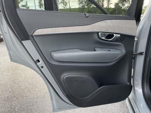 Metallic 2024 Volvo XC90 Recharge Plug-In Hybrid T8 Ultimate Bright Theme 7-Seater