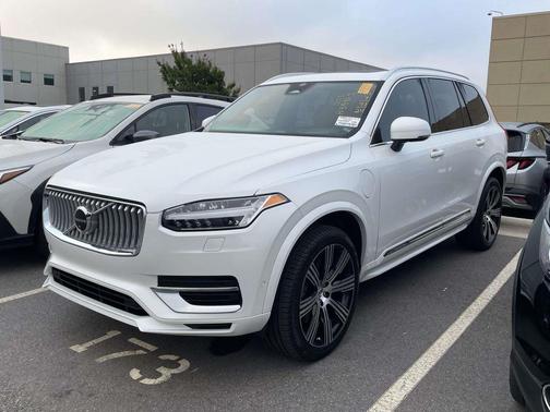 Crystal White Metallic 2024 Volvo XC90 Recharge Plug-In Hybrid T8 Ultimate Bright Theme 7-Seater