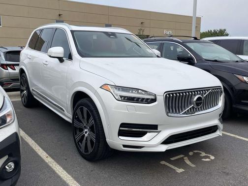 Crystal White Metallic 2024 Volvo XC90 Recharge Plug-In Hybrid T8 Ultimate Bright Theme 7-Seater
