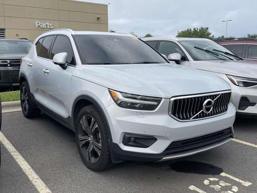 Glacier Silver Metallic 2022 Volvo XC40 T5 Inscription