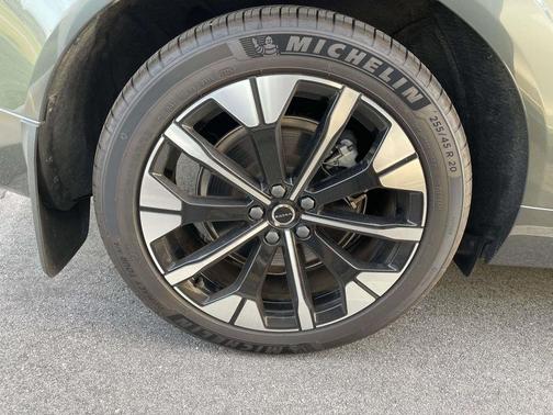Forest Green 2026 Volvo XC60 Plug-In Hybrid T8 Ultra