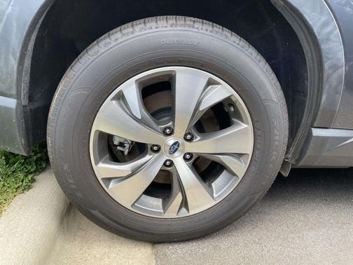 Magnetite Gray Metallic 2025 Subaru Ascent Premium