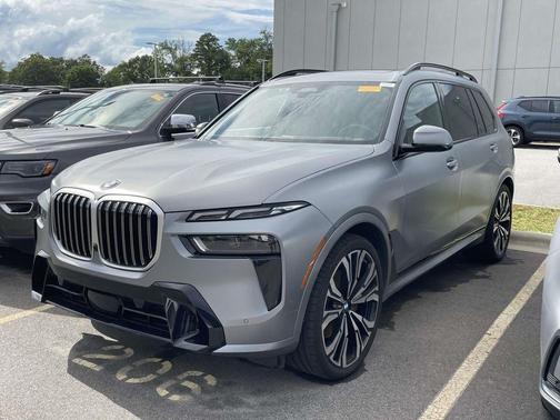 Pure 2023 BMW X7 xDrive40i