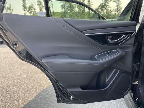 Crystal Black Silica 2022 Subaru Outback Limited