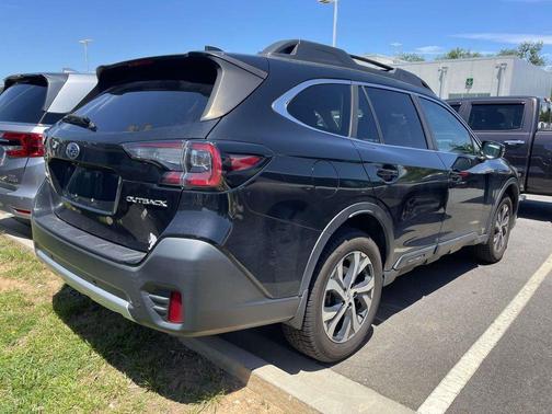 Crystal Black Silica 2022 Subaru Outback Limited